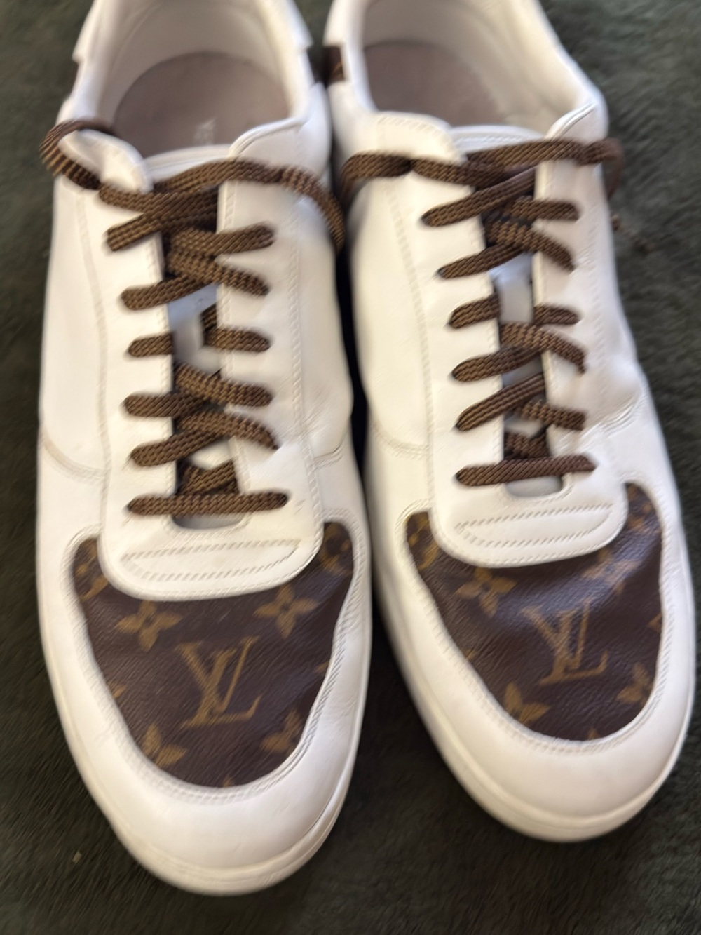 Louis Vuitton White Leather Men's Sneakers with Brown Accents - Picture 2 of 3